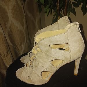 Express Cream open toe heels sz 9